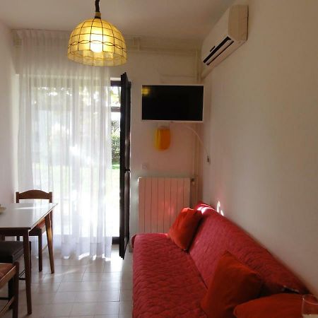 Nice And Cozy Apartment Ferry In Медулин Екстериор снимка