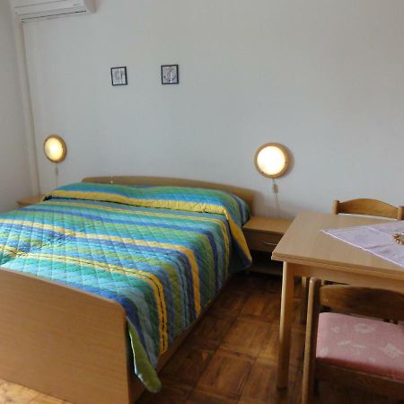Nice And Cozy Apartment Ferry In Медулин Екстериор снимка