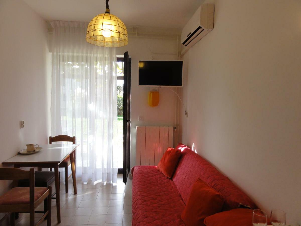 Nice And Cozy Apartment Ferry In Медулин Екстериор снимка