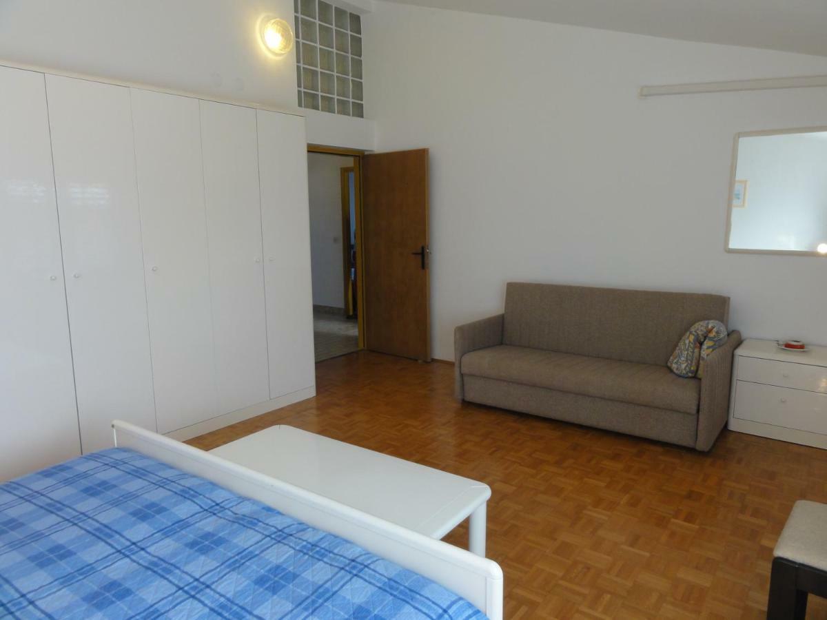 Nice And Cozy Apartment Ferry In Медулин Екстериор снимка
