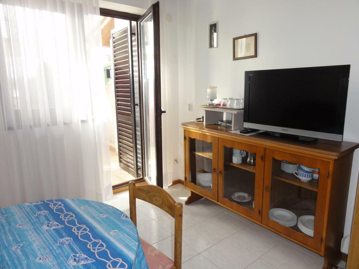 Nice And Cozy Apartment Ferry In Медулин Екстериор снимка