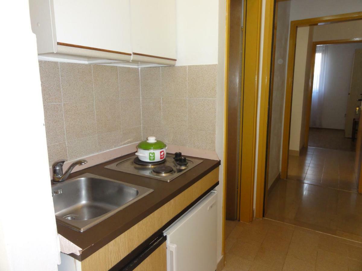 Nice And Cozy Apartment Ferry In Медулин Екстериор снимка