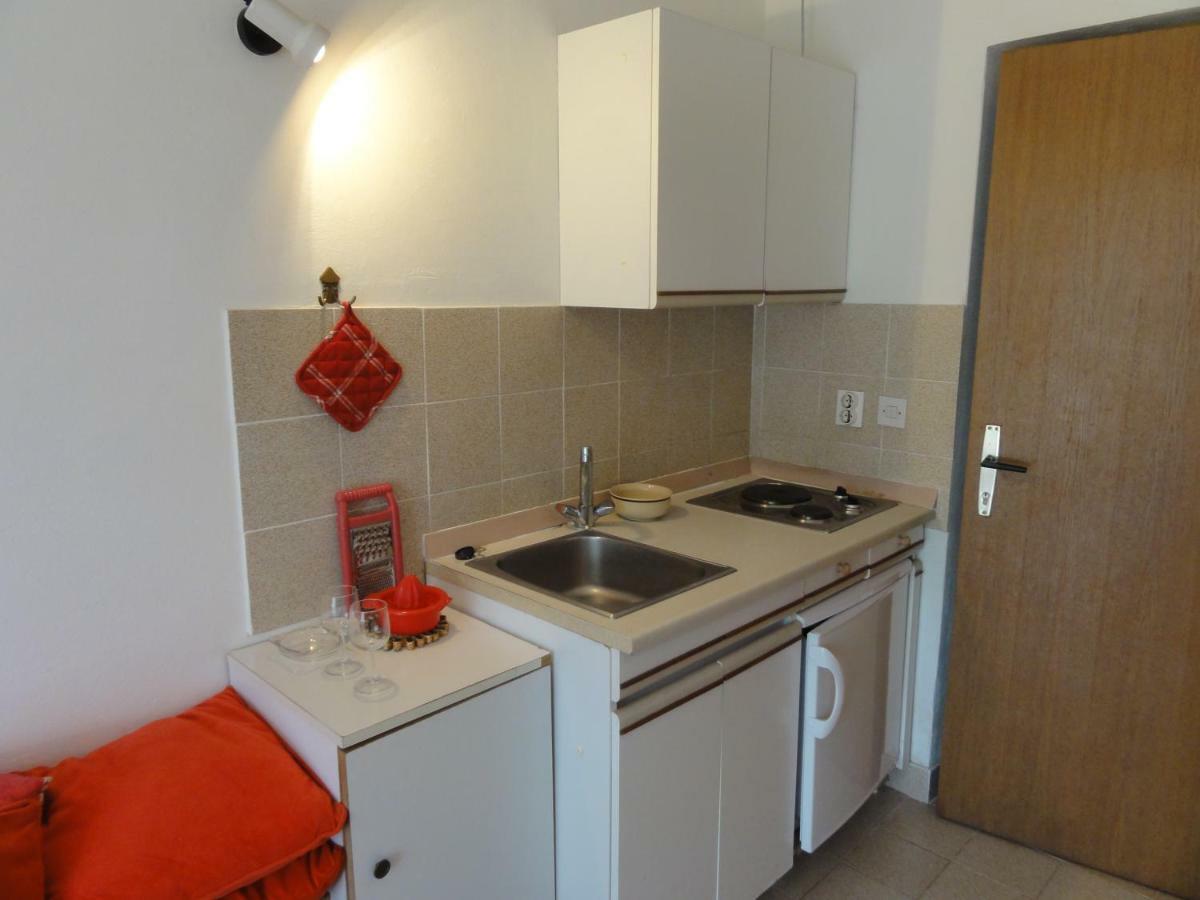 Nice And Cozy Apartment Ferry In Медулин Екстериор снимка