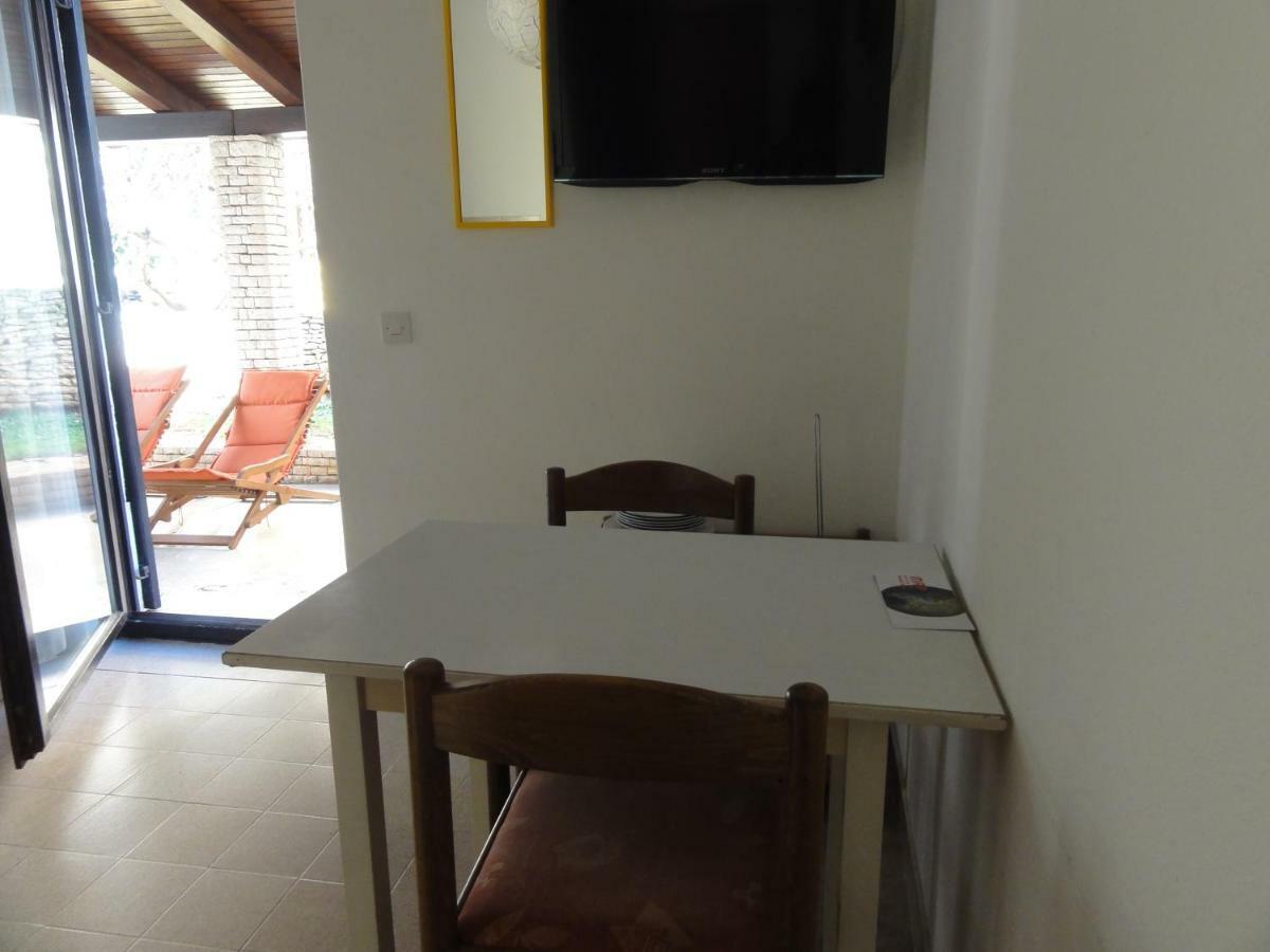 Nice And Cozy Apartment Ferry In Медулин Екстериор снимка