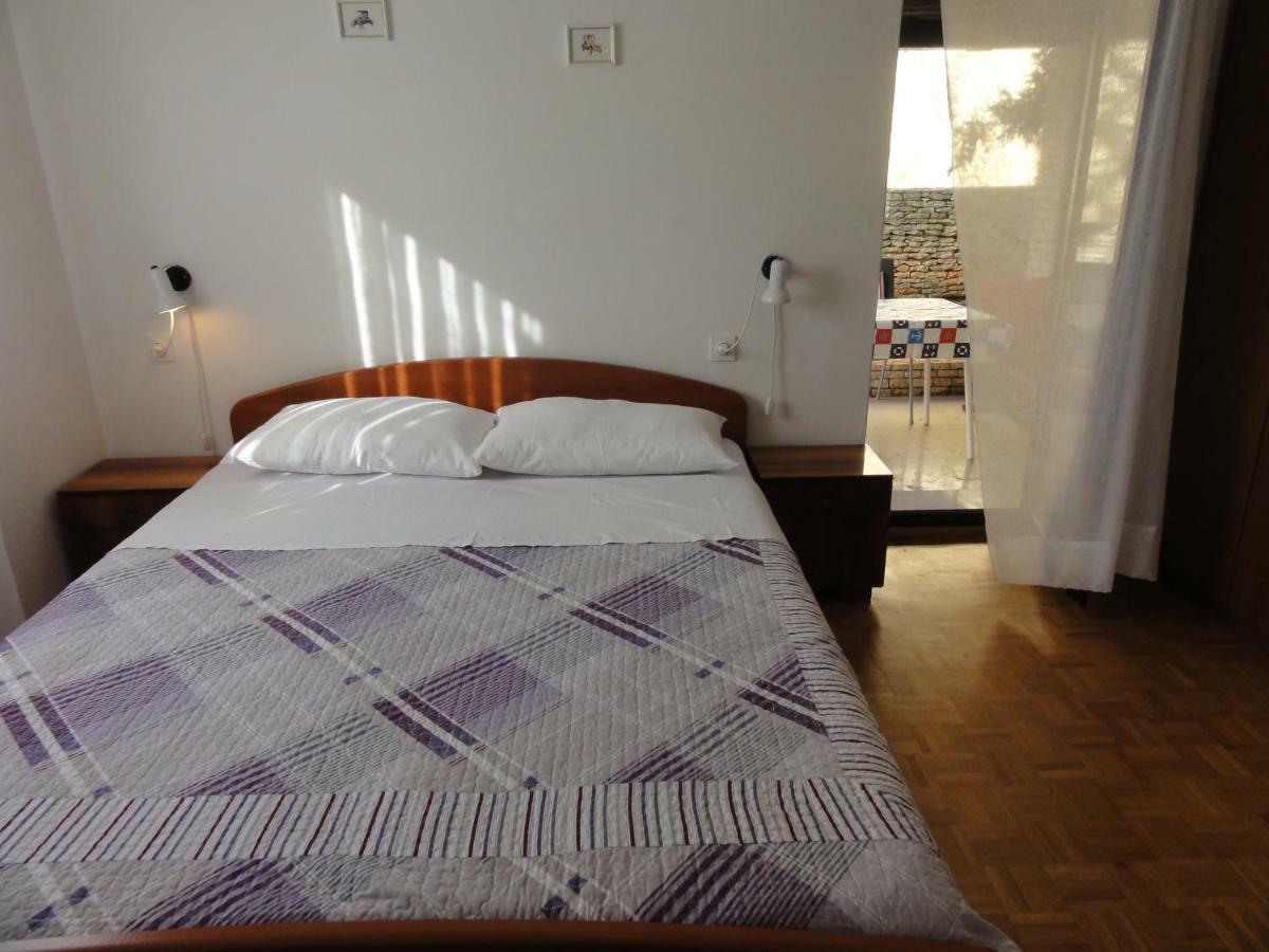 Nice And Cozy Apartment Ferry In Медулин Екстериор снимка