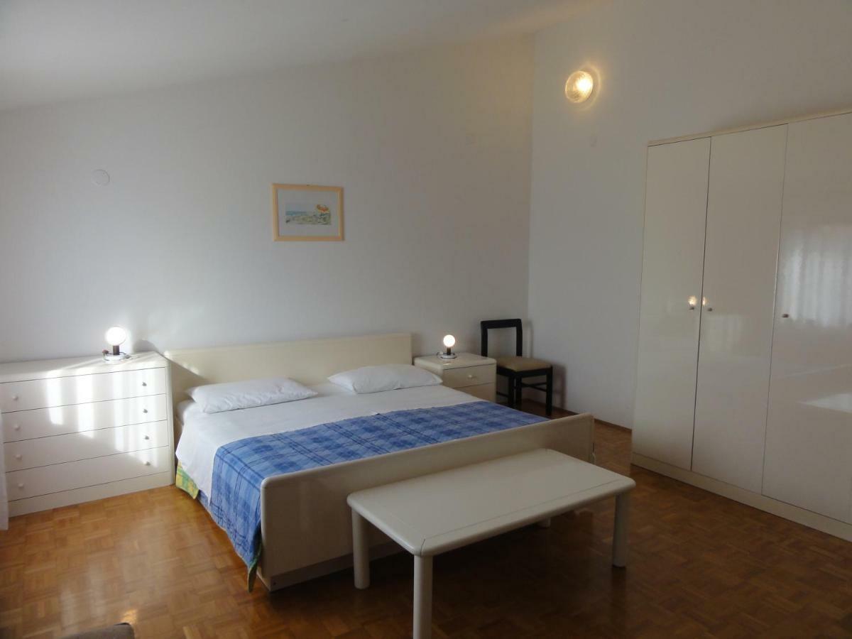 Nice And Cozy Apartment Ferry In Медулин Екстериор снимка