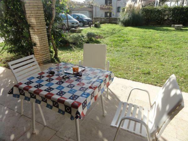 Nice And Cozy Apartment Ferry In Медулин Екстериор снимка